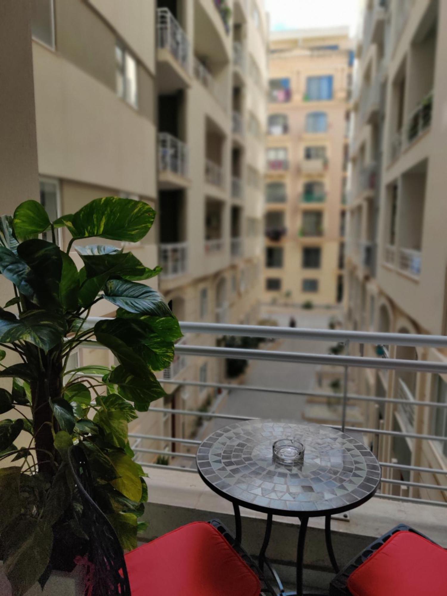 Depiro Point Deluxe - Modern, Designer Apartment 2 Minutes Away From Popular Sliema Seafront Exterior foto