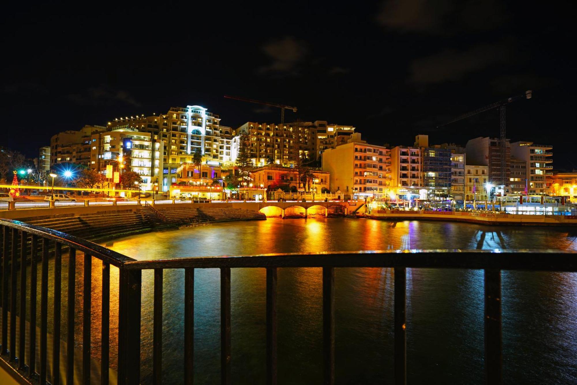 Depiro Point Deluxe - Modern, Designer Apartment 2 Minutes Away From Popular Sliema Seafront Exterior foto